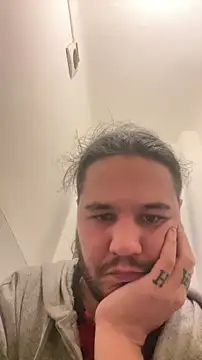 Snapshot of bananahot31 chatting on 11/01/25, 03:39 bananahot31 online show from 11/01/25, 03:39