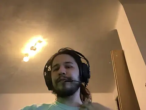 Snapshot of bananahot31 chatting on 12/21/24, 03:20 bananahot31 online show from 12/21/24, 03:20