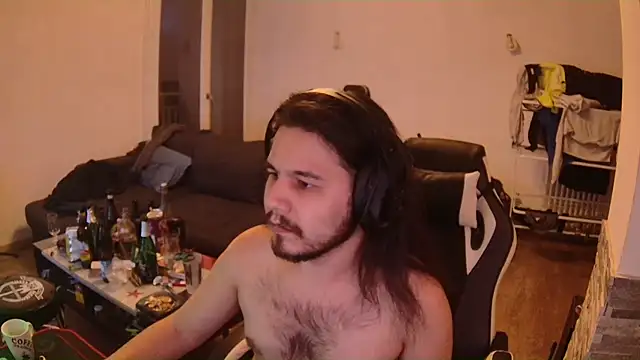 Snapshot of bananahot31 chatting on 12/06/24, 06:42 bananahot31 online show from 12/06/24, 06:42