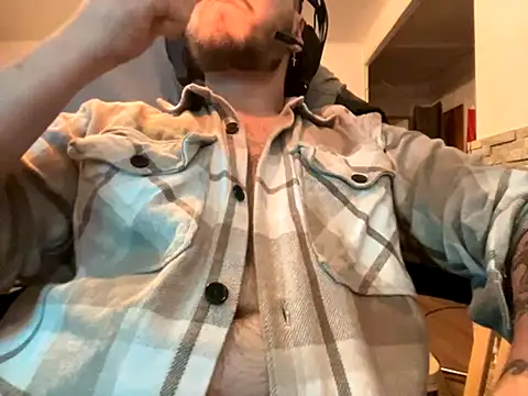 Snapshot of bananahot31 chatting on 10/19/25, 02:25 bananahot31 online show from 10/19/25, 02:25