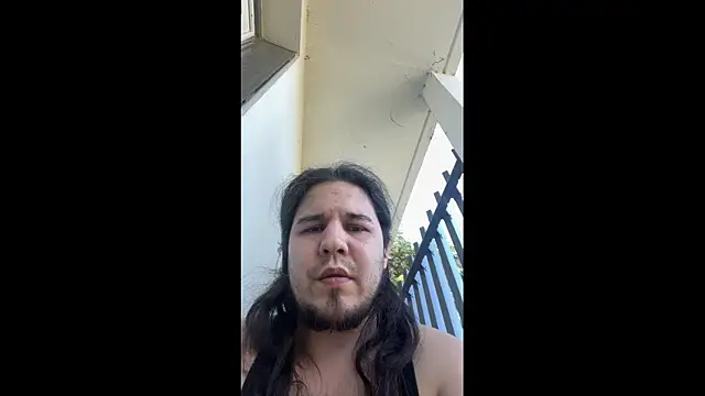 Snapshot of bananahot31 chatting on 04/15/26, 01:37 bananahot31 online show from 04/15/26, 01:37