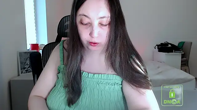 Snapshot of cute_and_hot chatting on 04/25/26, 02:03 cute and hot online show from 04/25/26, 02:03