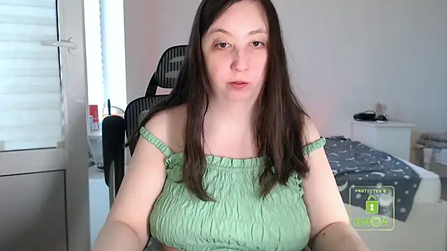 Snapshot of cute_and_hot chatting on 05/17/26, 02:39 cute and hot online show from 05/17/26, 02:39