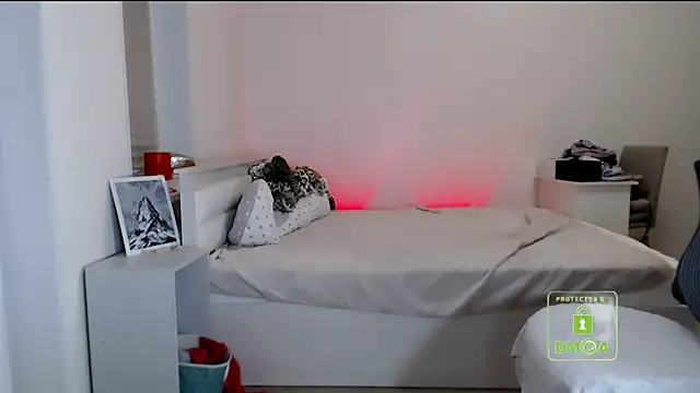 cute and hot online show from 04/15/26, 07:58