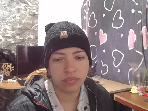 Snapshot of MISSLAUR4 chatting on 09/30/25, 07:31 MISSLAUR4 online show from 09/30/25, 07:31