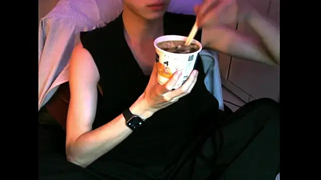 Snapshot of Ray175oo chatting on 02/06/26, 05:31 Ray175oo online show from 02/06/26, 05:31