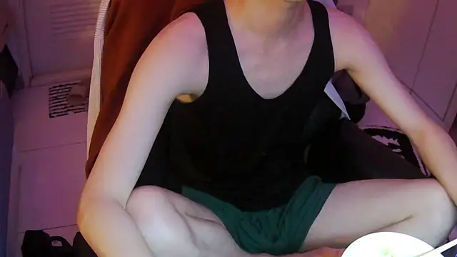 Snapshot of Ray175oo chatting on 05/17/26, 08:09 Ray175oo online show from 05/17/26, 08:09