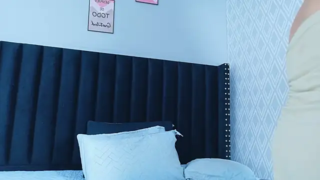 Snapshot of hotlatinateacher chatting on 02/20/26, 06:54 hotlatinateacher online show from 02/20/26, 06:54