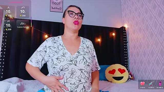 Snapshot of hotlatinateacher chatting on 10/29/25, 07:29 hotlatinateacher online show from 10/29/25, 07:29