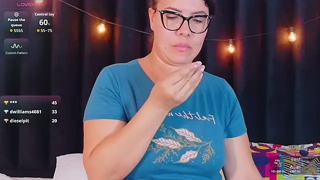 Snapshot of hotlatinateacher chatting on 10/28/25, 07:18 hotlatinateacher online show from 10/28/25, 07:18