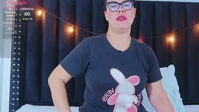 Snapshot of hotlatinateacher chatting on 10/12/25, 11:55 hotlatinateacher online show from 10/12/25, 11:55