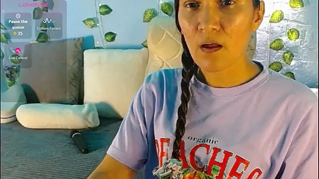 venus swet  online show from 10/20/25, 12:45