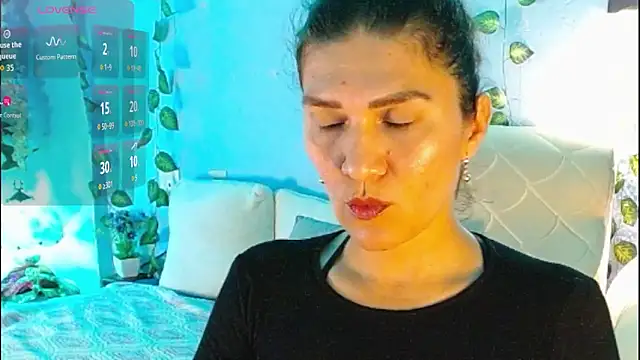 venus swet  online show from 11/12/25, 11:30