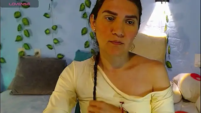 Snapshot of venus_swet_ chatting on 04/26/26, 12:52 venus swet online show from 04/26/26, 12:52