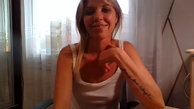 Snapshot of VelvetLove287 chatting on 07/14/26, 01:50 VelvetLove287 online show from 07/14/26, 01:50