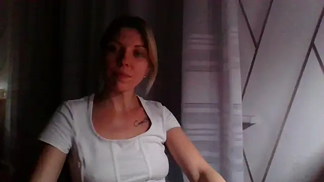 Snapshot of VelvetLove287 chatting on 03/06/25, 07:43 VelvetLove287 online show from 03/06/25, 07:43