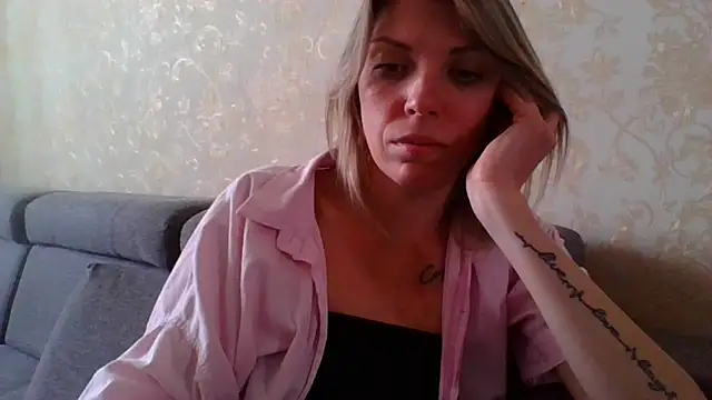 Snapshot of VelvetLove287 chatting on 03/14/25, 03:03 VelvetLove287 online show from 03/14/25, 03:03