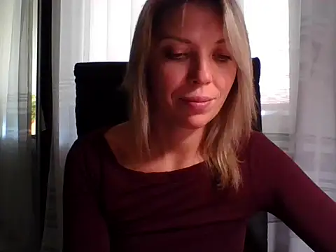 Snapshot of VelvetLove287 chatting on 10/01/25, 09:03 VelvetLove287 online show from 10/01/25, 09:03