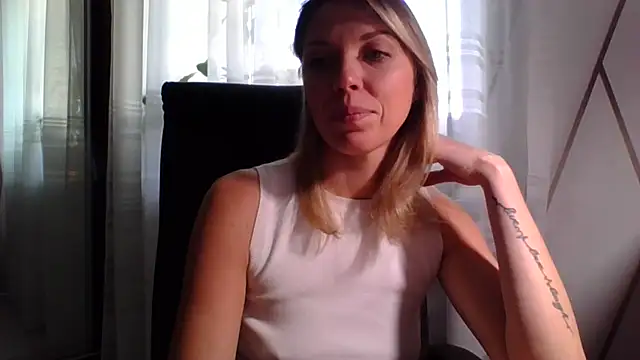 VelvetLove287 online show from 12/18/25, 08:08