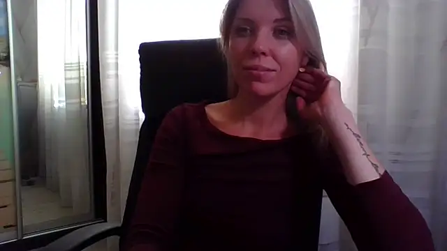 Snapshot of VelvetLove287 chatting on 10/20/25, 01:33 VelvetLove287 online show from 10/20/25, 01:33
