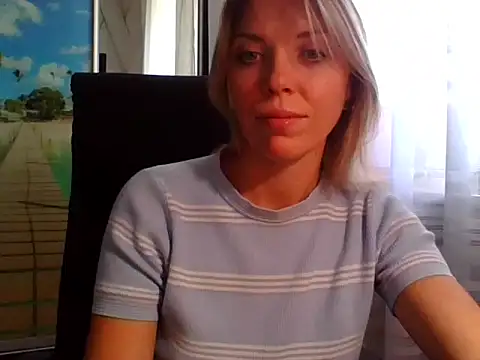 Snapshot of VelvetLove287 chatting on 10/14/25, 07:20 VelvetLove287 online show from 10/14/25, 07:20