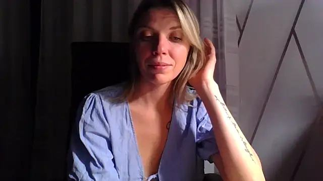 Snapshot of VelvetLove287 chatting on 10/18/25, 07:16 VelvetLove287 online show from 10/18/25, 07:16