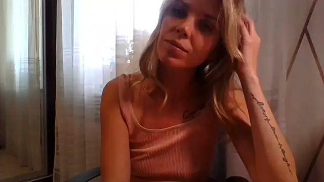 Snapshot of VelvetLove287 chatting on 06/17/26, 10:36 VelvetLove287 online show from 06/17/26, 10:36