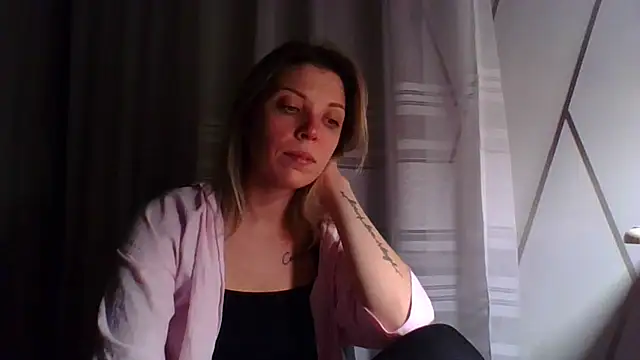 Snapshot of VelvetLove287 chatting on 03/05/25, 07:17 VelvetLove287 online show from 03/05/25, 07:17