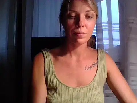 Snapshot of VelvetLove287 chatting on 09/23/25, 03:19 VelvetLove287 online show from 09/23/25, 03:19