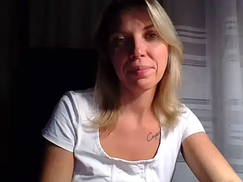 Snapshot of VelvetLove287 chatting on 10/06/25, 06:52 VelvetLove287 online show from 10/06/25, 06:52