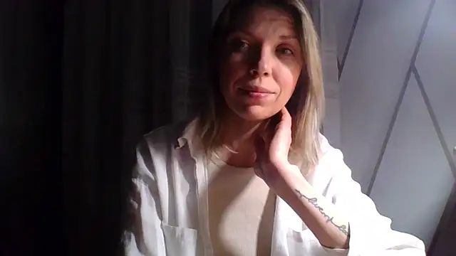 Snapshot of VelvetLove287 chatting on 02/14/25, 07:44 VelvetLove287 online show from 02/14/25, 07:44