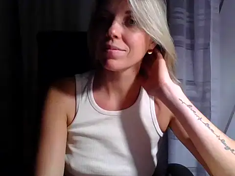 Snapshot of VelvetLove287 chatting on 09/24/25, 08:04 VelvetLove287 online show from 09/24/25, 08:04