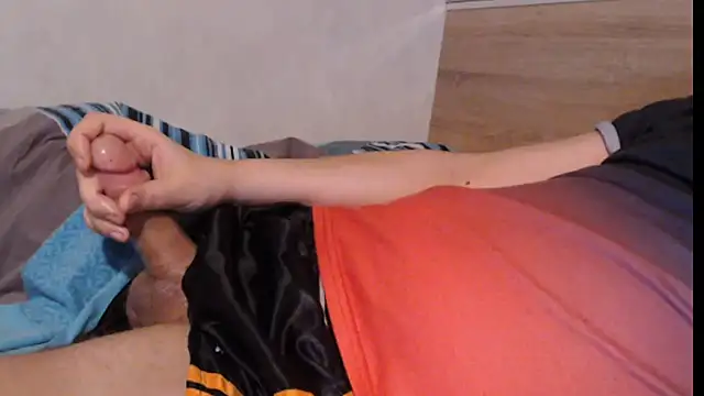 Snapshot of Shortboy84 chatting on 02/15/26, 07:51 Shortboy84 online show from 02/15/26, 07:51