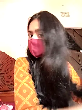 Snapshot of Arisha- chatting on 12/05/25, 08:46 Arisha- online show from 12/05/25, 08:46