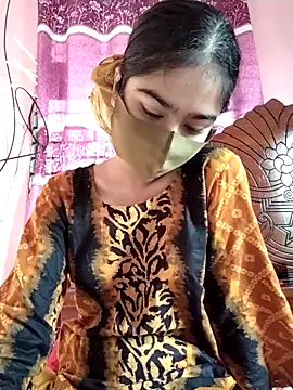 Snapshot of Arisha- chatting on 10/23/25, 09:41 Arisha- online show from 10/23/25, 09:41