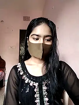 Snapshot of Arisha- chatting on 11/13/25, 09:13 Arisha- online show from 11/13/25, 09:13