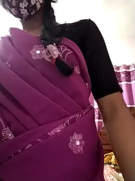 Snapshot of Arisha- chatting on 10/06/25, 06:52 Arisha- online show from 10/06/25, 06:52