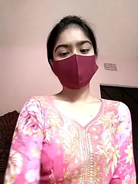 Snapshot of Arisha- chatting on 12/17/25, 10:31 Arisha- online show from 12/17/25, 10:31