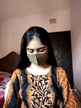 Snapshot of Arisha- chatting on 11/18/25, 09:01 Arisha- online show from 11/18/25, 09:01