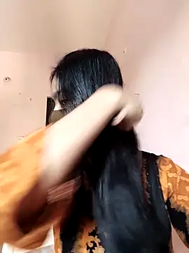 Snapshot of Arisha- chatting on 11/15/25, 08:07 Arisha- online show from 11/15/25, 08:07