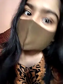 Snapshot of Arisha- chatting on 11/29/25, 08:36 Arisha- online show from 11/29/25, 08:36