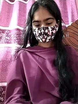 Snapshot of Arisha- chatting on 10/10/25, 09:43 Arisha- online show from 10/10/25, 09:43