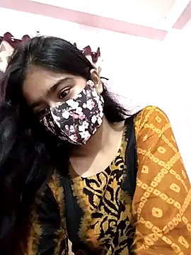 Snapshot of Arisha- chatting on 09/23/25, 08:27 Arisha- online show from 09/23/25, 08:27