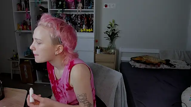 School Love online show from 12/17/25, 07:13