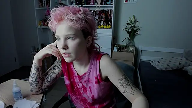 School Love online show from 12/18/25, 07:13