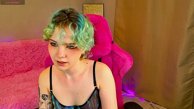 Snapshot of School_Love chatting on 02/04/25, 01:38 School Love online show from 02/04/25, 01:38