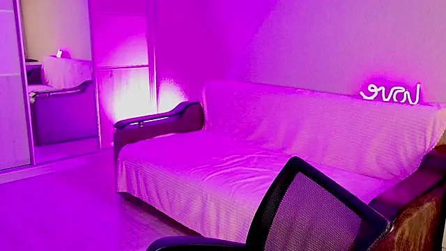 Snapshot of School_Love chatting on 02/13/25, 01:05 School Love online show from 02/13/25, 01:05