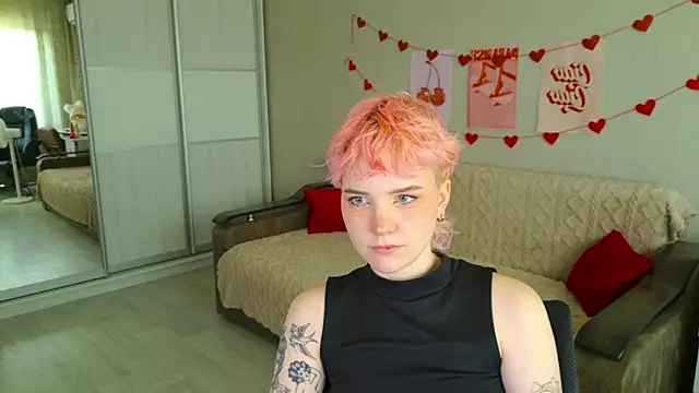 Snapshot of School_Love chatting on 09/24/25, 11:06 School Love online show from 09/24/25, 11:06