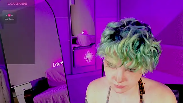 Snapshot of School_Love chatting on 01/22/25, 01:11 School Love online show from 01/22/25, 01:11