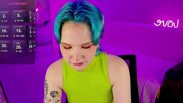 Snapshot of School_Love chatting on 02/07/25, 04:14 School Love online show from 02/07/25, 04:14